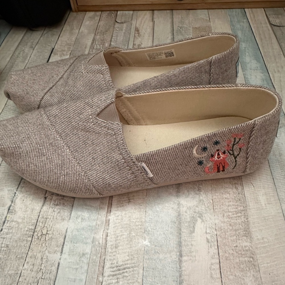 Toms Alpagarta Embroidered Slip-Ons Size 8.5